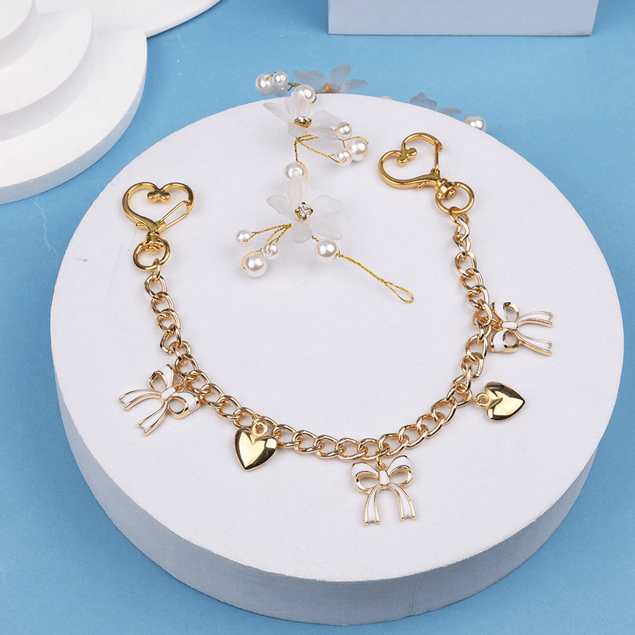 Accessori a catena per borsetta con motivo a fiocco, pendente per borsetta con motivo a fiocco bianco, catena decorativa sostituibile per borsette, catena metallica da appendere alla moda, adatta per spiaggia e vacanze estive in stile Y2K