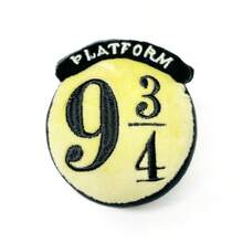 Miniso 哈利波特系列平台 9 3/4 2.95*1.77*3.15 英寸悬挂饰物（1 件）
