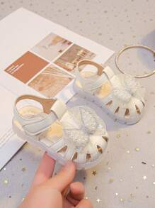 Sandálias fofas para bebês, estilo coreano, sola macia, antiderrapante, bico fechado, sapatos de princesa com laço para meninas pequenas