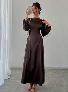 Abito lungo elegante arabo modesto da donna con collo alla coreana, maniche a palloncino, vita con laccio laterale, a colore unico - Castano - Visualizzare 4