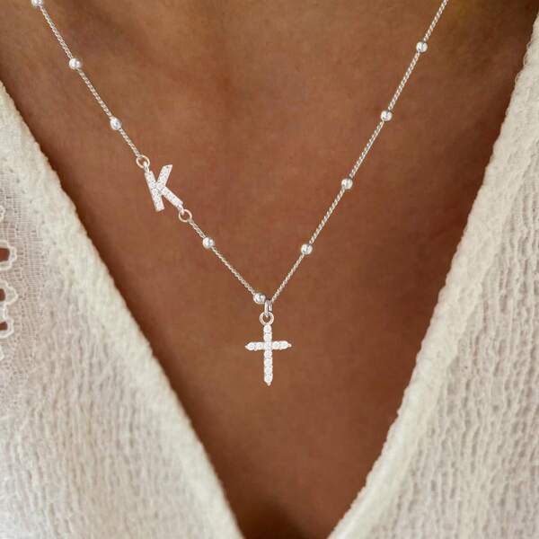 1 pieza Nuevo collar clásico de acero inoxidable con dije de cruz inicial y cadena de cuentas plateada para mujeres