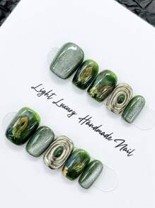 10 piezas Juego de uñas postizas cortas de ballet - Tono púrpura brillante con patrones de flores y aura, kit de uñas postizas de lujo hechas a mano, uñas cuadradas cortas, arte de uñas para las cuatro estaciones, uñas postizas, diseño de arte de uñas DIY con un patrón de ojo de gato verde de El Mago de Oz, uñas reutilizables y desmontables, polvo de uñas, purpurina de uñas adecuada para que las niñas y las damas la usen en bodas, escenarios, bailes, fiestas, escenas de vacaciones. Suministros de uñas