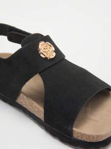 1 双女孩金色花卉徽章装饰仿麂皮鞋面，橡胶鞋底配软木中底，防滑减震露趾钩环带平底凉鞋，时尚休闲，适合日常和假日穿着 - 黑色 - 查看 6