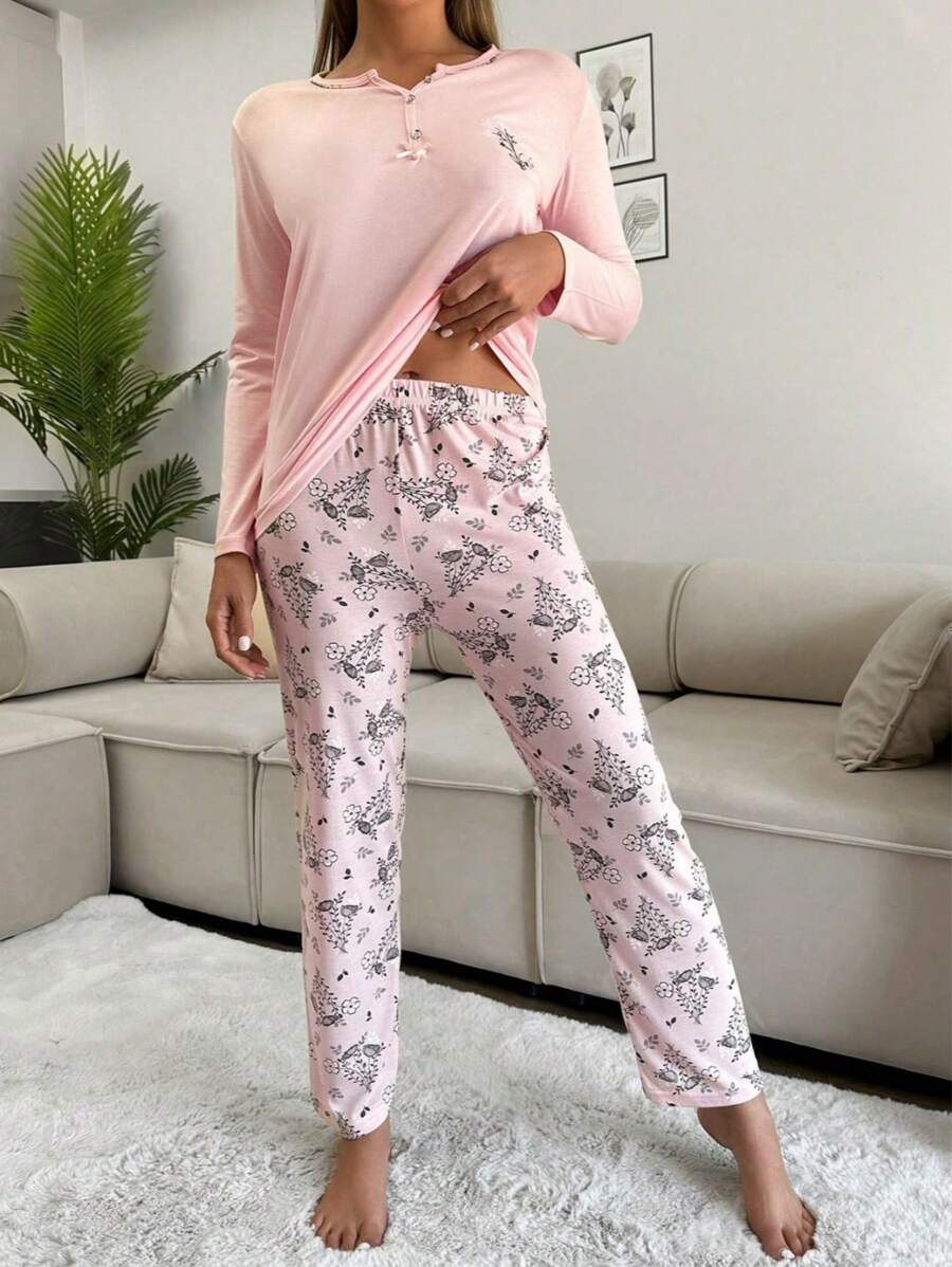 Set di pigiama con top a maniche lunghe e pantaloni lunghi con stampa floreale - Rosa - Visualizzare 1