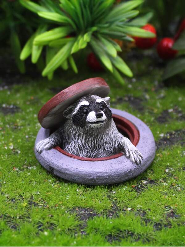 Cute Resin Raccoon Under The Manhole Cover Creative Garden Micro Landscape Decor, Decorative Lifelike Animal Resin Ornament For Indoor/Outdoor, Yard, Patio
