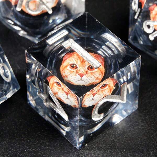 Cute Rotatable Cat Head Liquid Core Dices Set, Resin Sharp-Edged Polyhedral D&D Dices For Tabletop RPG Games, Handmade D20 D12 D10 D8 D6 D4