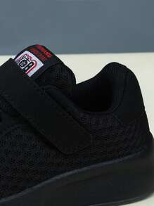 柔软简约编织网眼面料钩环扣轻质回弹橡胶鞋底，时尚一脚蹬日常跑步运动鞋，运动鞋，四季皆宜