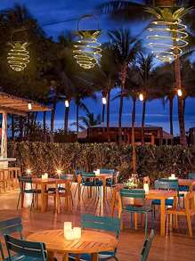 1 件户外太阳能吊灯。可用于户外装饰和家居装饰。它是一种环境装饰灯。它是一种防水太阳能菠萝形灯。适用于户外花园、庭院门廊、草坪、后院、景观小径、露台和其他户外园艺场景。它也是一个很棒的礼物选择。 - 均碼 - 查看 5