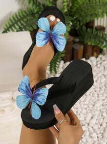 Sandales à talons hauts avec grand papillon bleu d'été, sandales à lanière papillon noir pour femmes, tongs style plage et vacances avec papillon