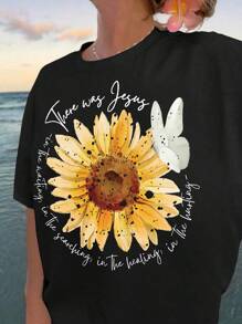 超大号黑色向日葵 T 恤，带有向日葵花卉、蝴蝶和约翰福音 3:16 草书英文圣经文本，适合所有年龄段男女的基督教信仰信徒休闲 T 恤，适合海滩和日常穿着 - 黑色 - 查看 1