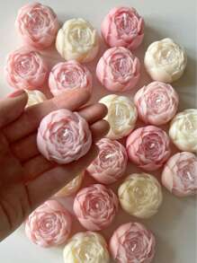 Vela con forma de rosa artesanal y perfumada - Decoración del hogar romántica y regalo perfecto para el Día de San Valentín, bodas, Día de la Madre y ocasiones especiales | Vela única de cera vegetal | Ideal para decoraciones, accesorios de fotografía, regalos de cumpleaños y obsequios de bodas - Disponible al por mayor - Blanco - Ver 9