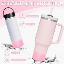 5 pièces d'accessoires de tasse tumbler incluant un capuchon avec paille papillon de 10 mm, un charme de chaîne initiale avec papillon, un charme papillon et une protection en silicone pour les tasses de 30oz et 40oz. Décoration de tasse, cadeau pour la fête des mères.