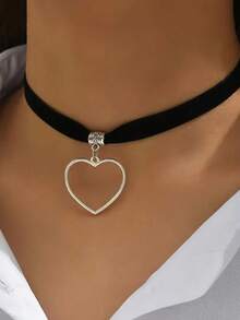 قلادة نسائية جذابة قطعة واحدة ، قلادة شوكر مخملية سوداء مع قلب كبير معلق فارغ - شوكر جذاب للنساء، مناسب للارتداء اليومي والحفلات/ العطلات - متعدد الألوان - مشاهدة 5