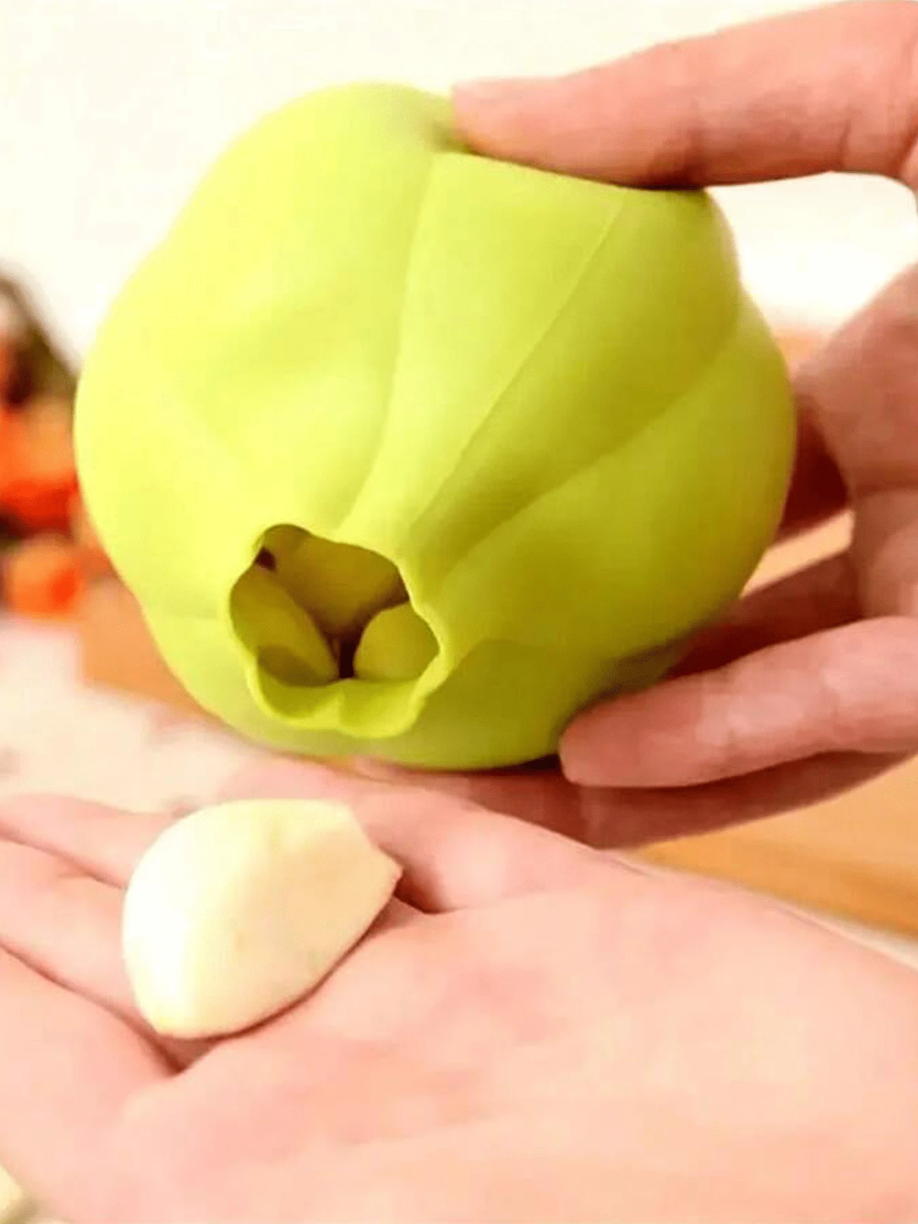 1pc Creative Kitchen Silicone Garlic Peeler, Soft & Easy To Peel, Simple & Convenient Kitchen Tool, Outdoor Cooking Utensil - Multicolor - View 2
