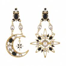 1 Pair Luxury Vintage Asymmetric Crystal Star & Moon Pendant Earrings, Suitable For Women To Wear On Holidays, Parties, Banquets