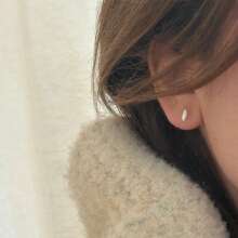 4 件迷你磨砂米珍珠耳环，铜合金无镍首饰，敏感简约风格，舒适的耳钉，适合穿耳，适合日常佩戴，睡觉时无需取下即可佩戴