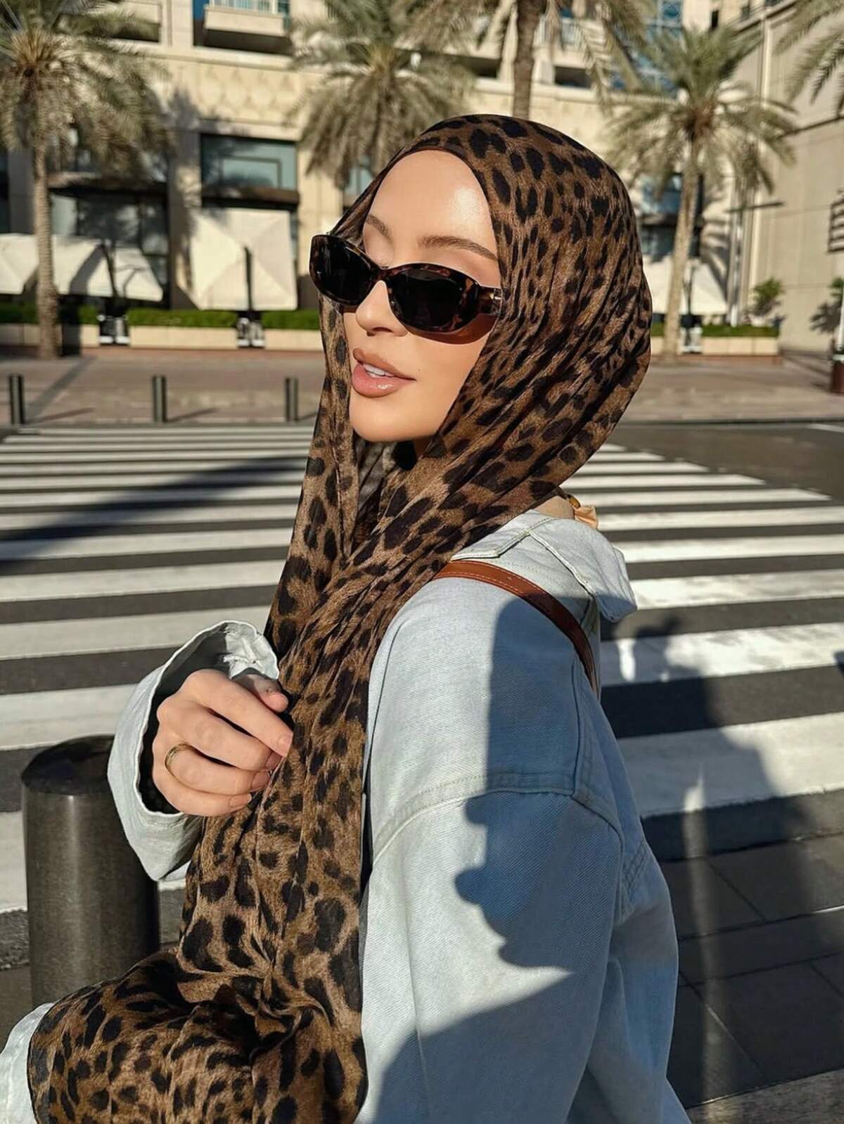 1 pièce Foulard élégant et décontracté pour femme, de couleur unie classique. Fabriqué en tissu tricoté premium en viscose jersey. Foulard turban long, convenant pour la vie quotidienne, les sorties et les rassemblements