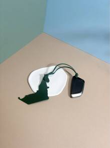 1PC Solid Color PU Fashionable, Simple, And Interesting Map Of The United Arab Emirates. Car Keychains, Car Pendants, Backpacks, Shoulder Bags, Slanted Shoulder Bags, Handbags, Tote Bags, Hanging Luggage Accessories, Suitable For Couples, Students, Men, Women, Work, Commuting, Daily Dating, Holidays, Travel And Business Trips. Suitable For Boys, Valentine's Day, Girlfriends, Mothers, Small Gifts