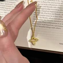 The Necklace Is Simple But Exquisite, Suitable For Daily Wear And Can Also Add Elegant To Formal Occasions. Wearing It Is As If You Carry Luck And Light With You, And You Will Always Be Full Of Confidence And Charm.