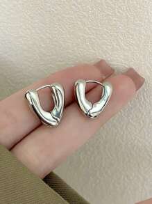 1 pereche de cercei cu agrafă inimă din metal lustruit minimalist pentru femei, potriviti pentru purtarea zilnică și de sărbători