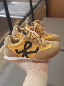 1 par de zapatos casuales y de moda, ligeros, con cierre de , convenientes para deportes al aire libre para niños