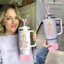 5 pièces d'accessoires de tasse tumbler incluant un capuchon avec paille papillon de 10 mm, un charme de chaîne initiale avec papillon, un charme papillon et une protection en silicone pour les tasses de 30oz et 40oz. Décoration de tasse, cadeau pour la fête des mères.