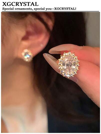 زوج من أقراط الأذن المرصعة الزركونية على شكل بيضة حمام الزاهية والأنيقة، تبرز جمال الأنثوية، مناسبة للحفلات والمناسبات والهدايا العيدية