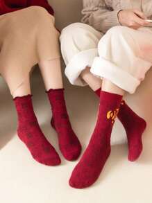 2 Pairs Of Red Lucky Socks - Unisex Fashionable Mid-Calf Couple Socks Perfect For Chinese New Year Celebrations.
