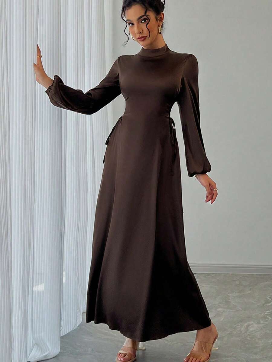 Abito lungo elegante arabo modesto da donna con collo alla coreana, maniche a palloncino, vita con laccio laterale, a colore unico - Castano - Visualizzare 1
