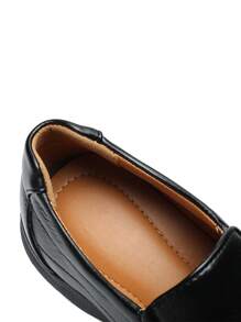 Pantofi de rochie business casual pentru bărbați, pantofi negri, moale și confortabili, cu slip-on, cu textura de lichi, potriviti pentru toate anotimpurile