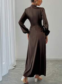 Abito lungo elegante arabo modesto da donna con collo alla coreana, maniche a palloncino, vita con laccio laterale, a colore unico - Castano - Visualizzare 3