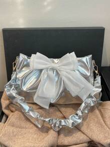 Bolso de mano plisado en forma de media luna con decoración de lazo de pañuelo de seda, bolso de mano con forma de nube casual con correa de cadena metálica, bolso bandolera cruzado