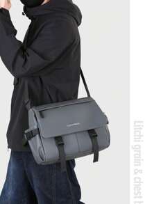 Nieuwe lente/zomer effen kleur met letterlogo, PU, eenvoudige schoudertas voor heren, modieuze casual crossbody-messengertas, krasbestendig, waterdicht, grote capaciteit, meerdere zakken, kan telefoon, tablet, opvouwbare paraplu, boeken, briefpapier, verstelbare riem, koerierstas, meerdere kleuren beschikbaar, geschikt voor buitenactiviteiten, reizen, fietsen, motorrijden, wandelen, zakelijk woon-werkverkeer, studenten, herenaccessoires, cadeau voor echtgenoot, vader, schoolbenodigdheden
