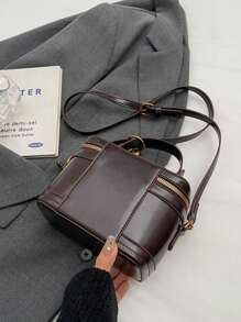 复古油皮仿皮迷你盒包，女士流苏手提单肩包，斜挎包，抗皱假日旅行包，化妆包，相机包，时尚，休闲，简约，适合购物，钱包，购物，年轻女性，大学生，新人和办公室女士。非常适合办公室，大学，工作，商务，通勤，户外，旅行和郊游 - 彩色 - 查看 10