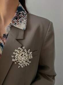 1pc Pearl Flower Shaped Brooch, Suitable For Daily Wear - White - View 1