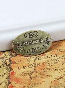 金属复古标签 DIY 包包衣服帽子缝纫标签服装配饰复古银青铜合金标签包包 DIY 配饰手工制作字母标签纽扣合金吊坠标签纽扣用于 DIY 珠宝制作缝纫服装装饰，金属纽扣标签吊坠 DIY 工艺手工制作配件工艺装饰手工服装配饰装饰 DIY 手工服装标签，DIY 珠宝配饰吊坠