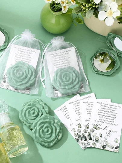 新娘礼物化妆镜套装，包含深绿色玫瑰化妆镜、绿叶感谢卡、透明欧根纱束口袋、便携式双面玫瑰迷你镜、折叠口袋化妆镜，适合作为婚礼派对礼物、伴娘礼物、婚礼礼品套装、伴郎礼物，也适合作为婚礼派对礼物和婚礼派对用品。