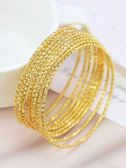 一套多款简约 18K 镀金不锈钢星空设计环形耳环，适合女性度假佩戴