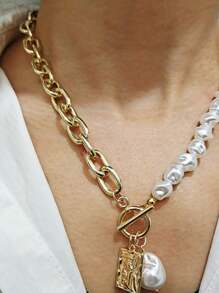 Elegant Alien Pearl Retro Baroque Alloy Portrait Square Brand Necklace For Women