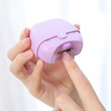 1 pieza Cortaúñas eléctrico recargable multifunción tipo C, incluye cortaúñas, cepillo de limpieza, cable de datos, función de corte, recorte y pulido de uñas en 3 en 1, diseño con forma de manzana con luz LED, batería de polímero de litio, disfruta de una manicura de salón de calidad en casa