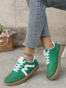 Vielseitige grüne Freizeitschuhe, bequem und atmungsaktiv, klassisches Design, für verschiedene Anlässe geeignet, zeigen einen einzigartigen Stil.