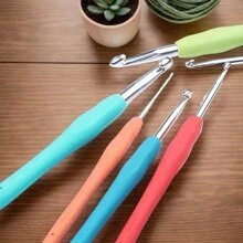 Ergonomic 9pcs Rainbow Crochet Hook Set| Smooth, Durable Aluminum Oxide Needle| Comfortable Grip 2-6mm| Bright Colors For Fun Crafting