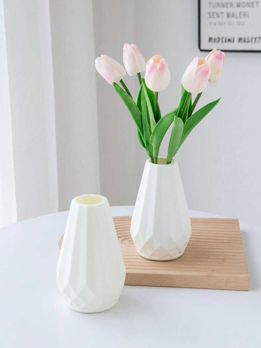 1PC Minimalist Solid Color Flower Vase, Suitable For Living Room And Balcony Decoration, Plastic Flower Vase, White Ceramic Look Flower Vase,Mother's Day Gifts, Birthday Bifts, Graduation Season Gifts,Wedding Season, Nordic White Plastic Vase Unbreakable Vase For Tulips Flower Arrangement Home Decor Table, Shelf Bookshelf, Mantel, Entryway And Centerpieces Decoration