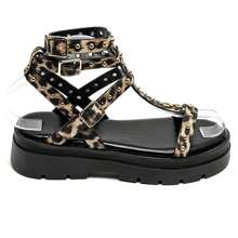 铆钉角斗士风格厚底可调节绑带凉鞋