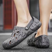 1 par de zuecos ligeros y cómodos para hombres, con diseño calado antideslizante, sandalias de malla de verano para hombres para uso casual al aire libre con suela gruesa y antideslizante para playa - Gris - Ver 5