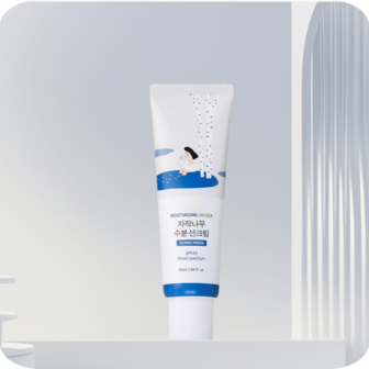 Plant Essence Sunscreen. It Provides Natural Sun Protection Without Irritation, Has Super Anti-Photoaging Capabilities, Controls Oil And Moisturizes Simultaneously, And Offers Powerful Full-Face Protection!