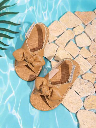 女童可爱蓝色蝴蝶结平底公主款婴儿凉鞋，适合夏季