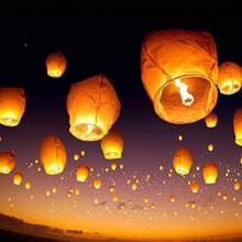 A Romantic Wishing Kongming Lantern Gives Sincere Blessings To Your Couple And Family