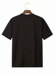 Camiseta gráfica de manga corta para hombre con diseño de trenzas de caja, moño y dibujo artístico, 510069 - Negro - Ver 2