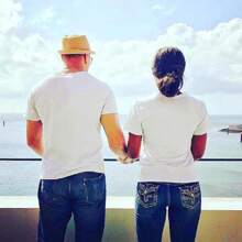 1 件情侣装我是她的，他是我的 T 恤套装情侣 T 恤，圣诞情侣衬衫，男士衬衫图案男士衬衫短袖，情侣棉质 T 恤 - men 8 - 查看 3